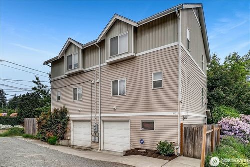 1417 N 97th St, Seattle, WA, 98103-3551 | Card Image