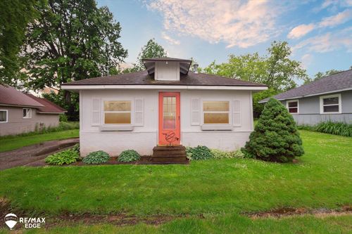105 Byron Ave, Houghton Lake Heights, MI, 48630-5007 | Card Image