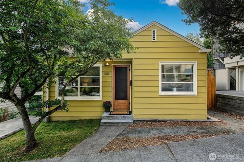 1015 N 40th St, Seattle, WA, 98103-7907 | Card Image