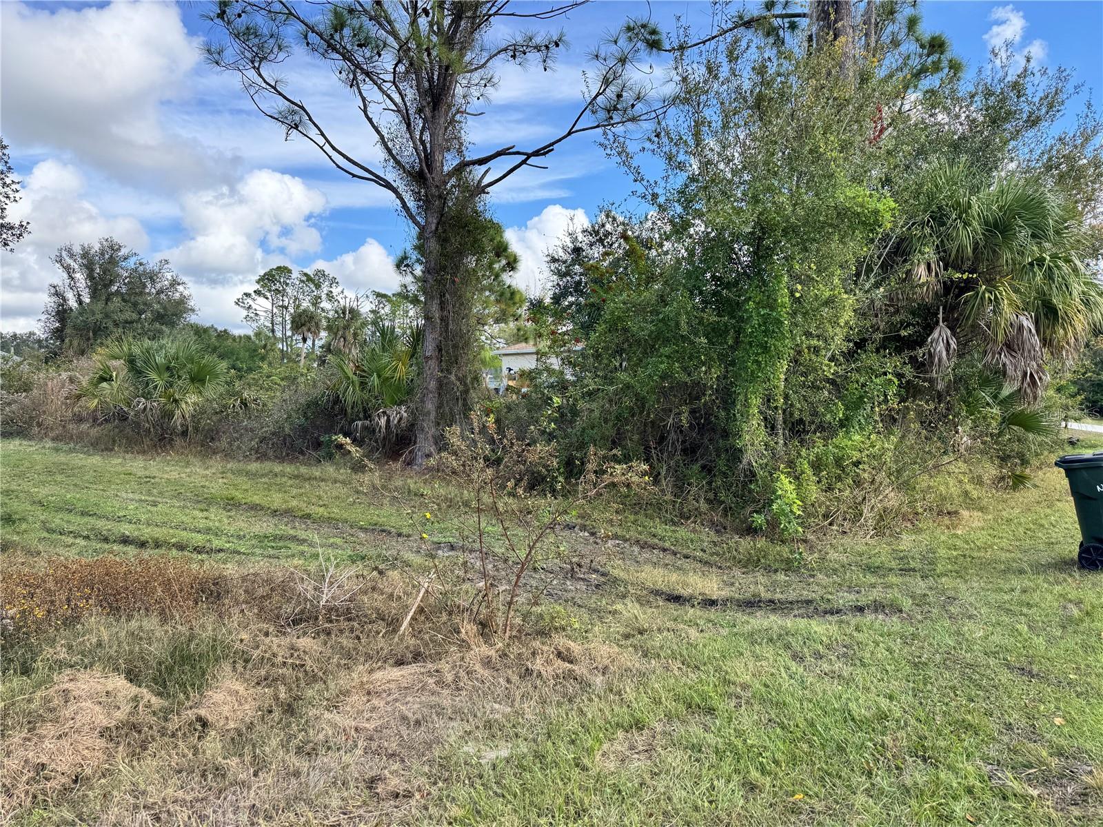 Land in NORTH PORT 5