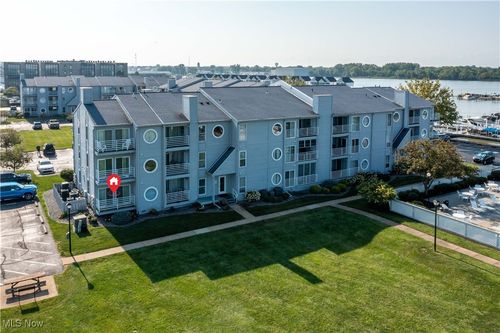 306 Clinton Reef Dr, Port Clinton, OH, 43452-9320 | Card Image