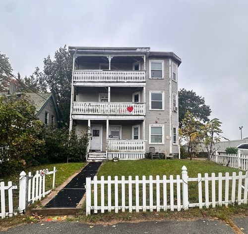 47-45 Park St, Rockland, MA, 02370-1886 | Card Image