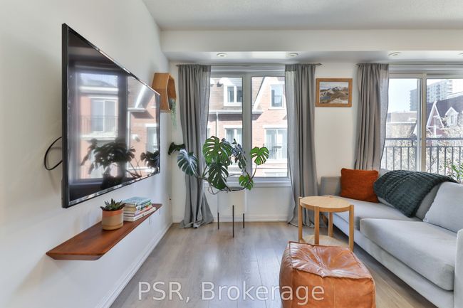 712 - 10 Laidlaw St, Condo with 3 bedrooms, 2 bathrooms and 1 parking in Toronto ON | Image 15