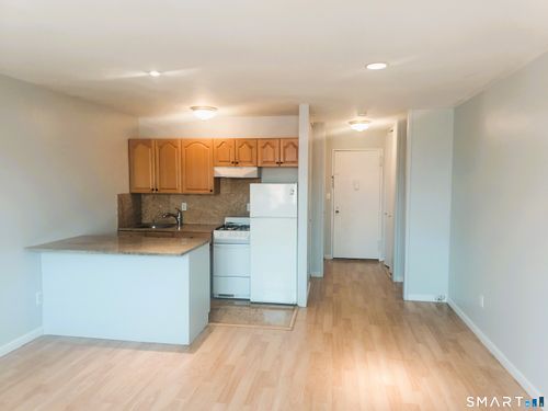 5k-140 Grove St, Stamford, CT, 06901-1814 | Card Image