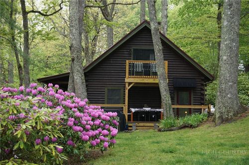 557 White Pine Rd, Newland, NC, 28657-8853 | Card Image