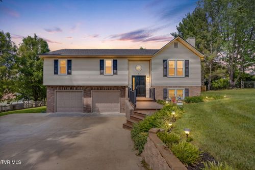 8 Hunters Court, Johnson City, TN, 37601 | Card Image