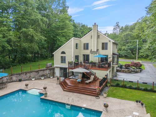 3 Dubeau Dr, Derry, NH, 03038-4808 | Card Image