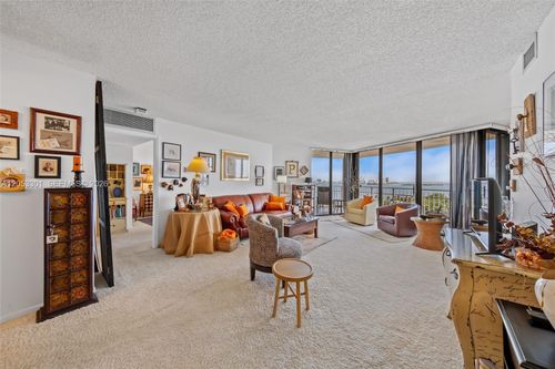 1210-4000 Towerside Ter, Miami, FL, 33138-2239 | Card Image
