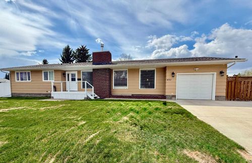 402 3 St, Wainwright, AB, T9W1A1 | Card Image