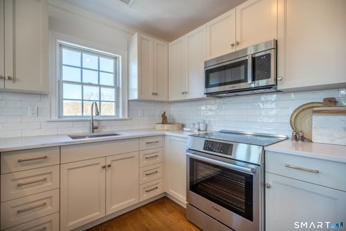 204-201 Main St, Westport, CT, 06880-3204 | Card Image