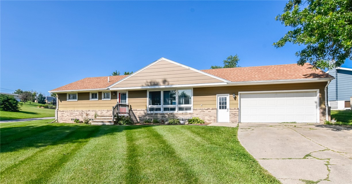 Brentwood Ter, Marshalltown, IA 50158