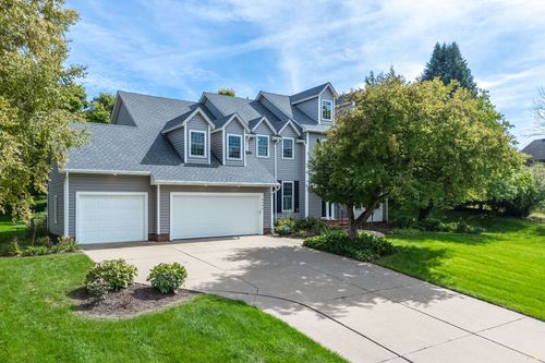 6455 Thomas Ct, Bettendorf, IA, 52722-6258 | Card Image