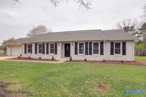 2042 Rosebury Ln Sw, Huntsville, AL, 35803-1469 | Card Image