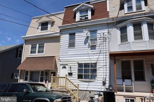 8 S 19th St, POTTSVILLE, PA, 17901-3207 | Card Image
