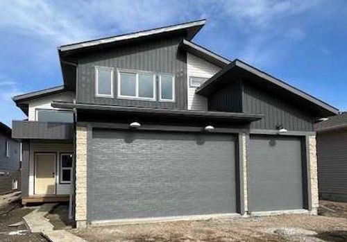 11326 107 Avenue, Home with 3 bedrooms, 2 bathrooms and 6 parking in Grande Prairie AB | Card Image