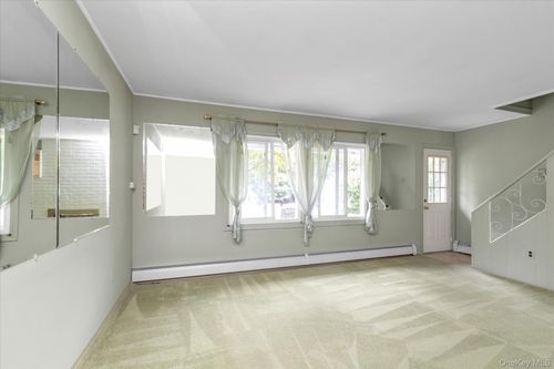 47 Link Ln, Hicksville, NY, 11801-6150 | Card Image