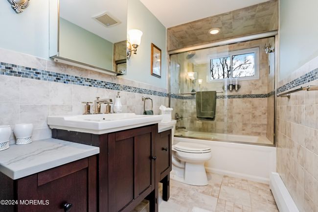 Hallway Bath | Image 20