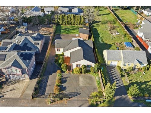 833 Se 151st Ave, Portland, OR, 97233 | Card Image