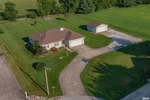 111 Hawthorn Est, Salem, IL, 62881-1008 | Card Image