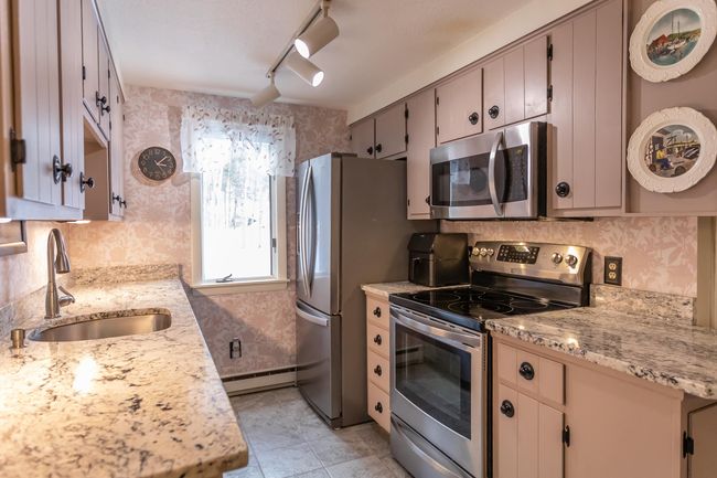 60 - 60 College Overlook, Condo with 3 bedrooms, 3 bathrooms and null parking in Grantham NH | Image 5