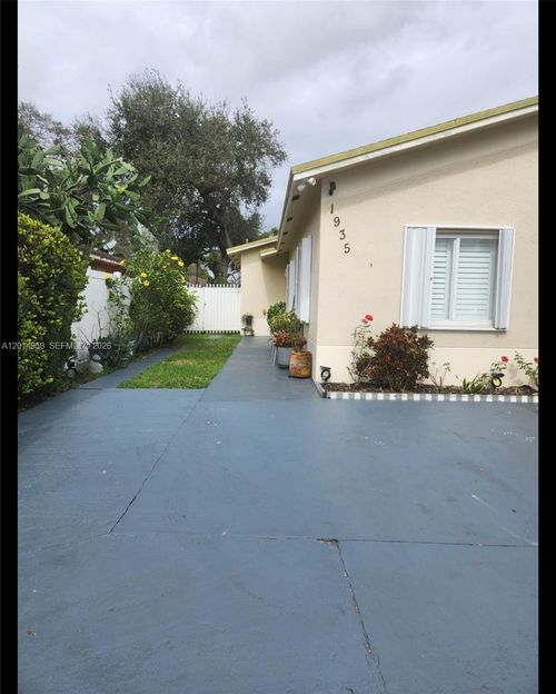 1935 Nw 96th St, Miami, FL, 33147-2665 | Card Image