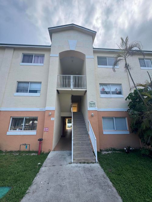 226-3610 N 56th Ave, Hollywood, FL, 33021-2218 | Card Image