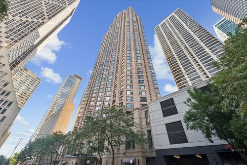 2707-401 E Ontario St, Chicago, IL, 60611-7183 | Card Image