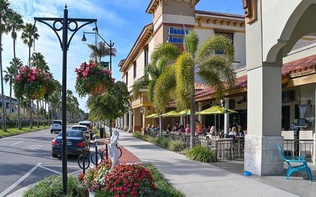 Venice Island street scene | Image 58