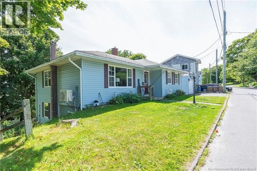639 George St, House with 3 bedrooms, 2 bathrooms and null parking in Saint John NB | Card Image