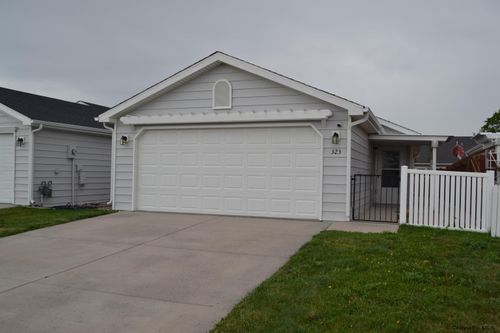 323 Appletree Ln, Cheyenne, WY, 82009-4106 | Card Image