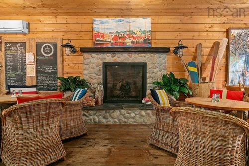 43 Queen St, Chester, NS, B0J1J0 | Card Image