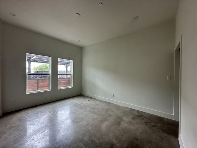 Unfurnished room with concrete floors and baseboards | Image 33