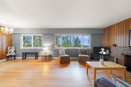 479 E 29th St, North Vancouver, BC, V7N1E2 | Card Image