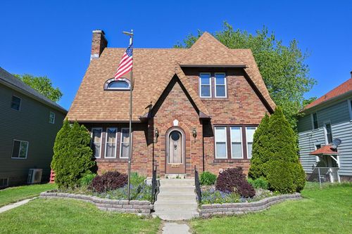 2040 Saint Clair Street, RACINE, WI, 53402 | Card Image