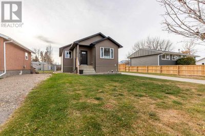 5114 42 Ave, House other with 4 bedrooms, 2 bathrooms and 1 parking in Taber AB | Image 2