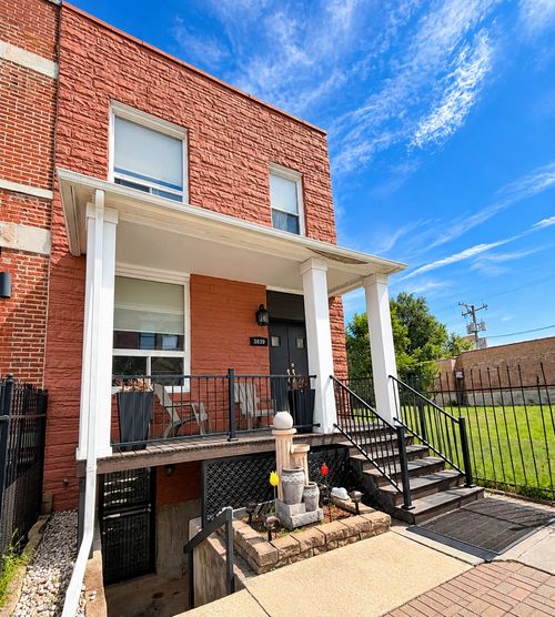 3839 S Giles Ave, Chicago, IL, 60653-1703 | Card Image