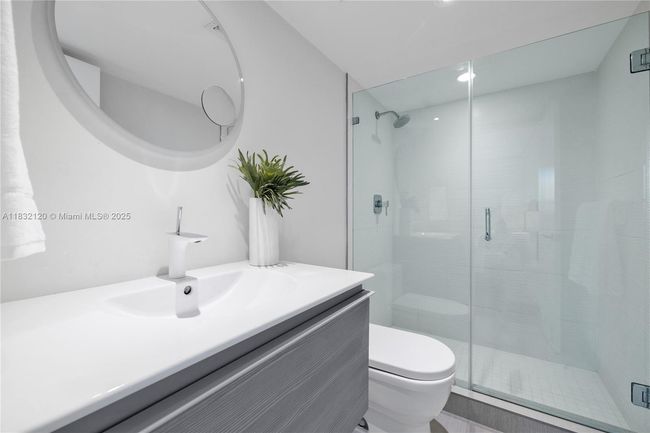 APT-6A - 615 Ocean Dr, Condo with 3 bedrooms, 3 bathrooms and null parking in Key Biscayne FL | Image 22