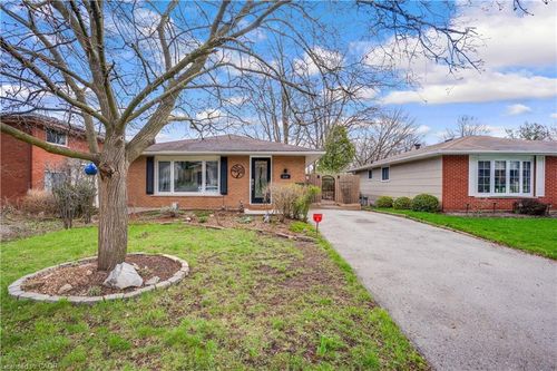 218 Blair Rd, Cambridge, ON, N1S2J8 | Card Image