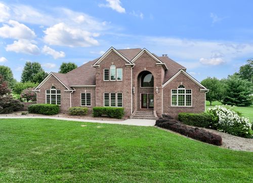 1004 Wil Rose Ln, Versailles, KY, 40383-8816 | Card Image