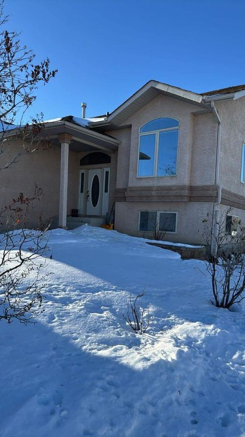 61 Leung Close, Red Deer, AB, T4R2W6 | Card Image