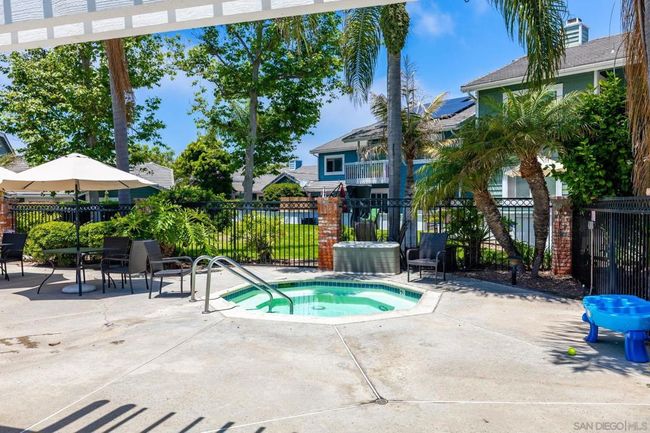 677 Summer View Cir, Townhouse with 2 bedrooms, 3 bathrooms and 2 parking in Encinitas CA | Image 38