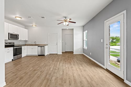 2020 E Myrtle St, Fort Worth, TX, 76104-5834 | Card Image