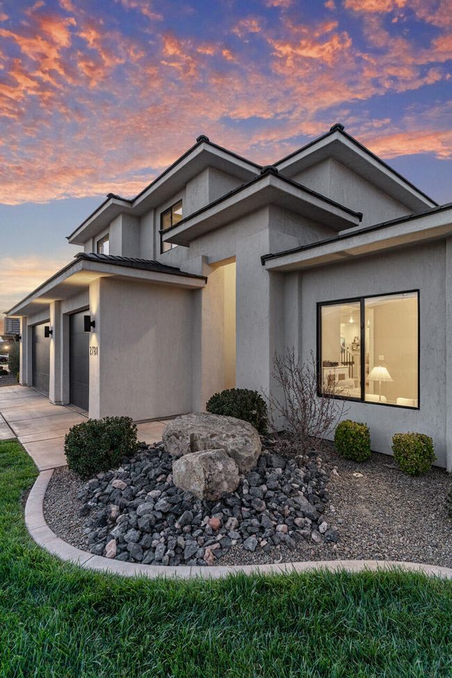 Front of Home | Image 19