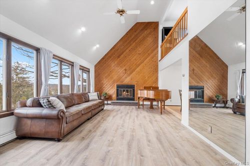 712 Linda Ave, Thornwood, NY, 10594-1525 | Card Image