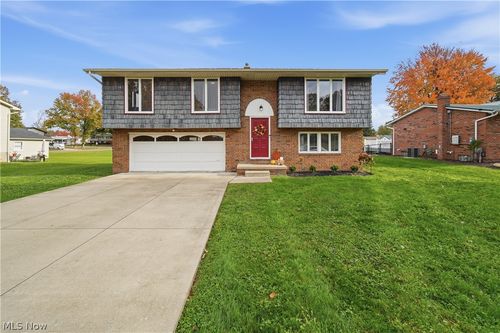 3057 List St Nw, Massillon, OH, 44646-2833 | Card Image