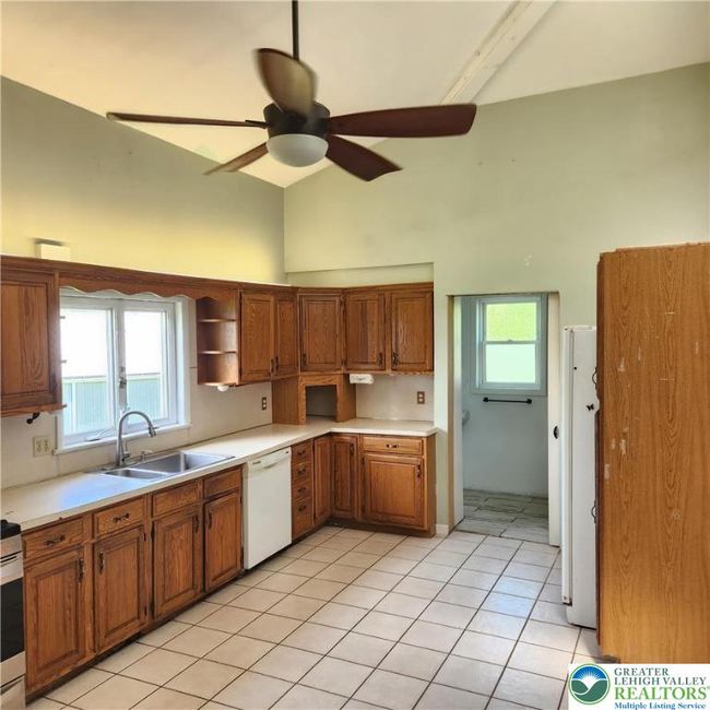 2357 Spring St, House other with 6 bedrooms, 2 bathrooms and null parking in Coplay PA | Image 5