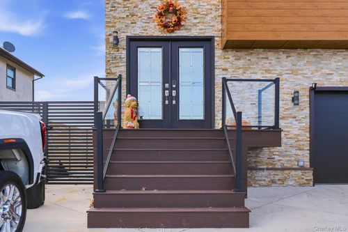 766 Guy Lombardo Ave, Freeport, NY, 11520-6213 | Card Image