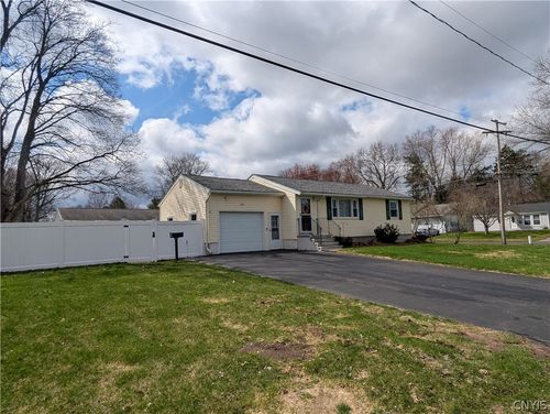 421 Wells Ave W, Syracuse, NY, 13212-2818 | Card Image