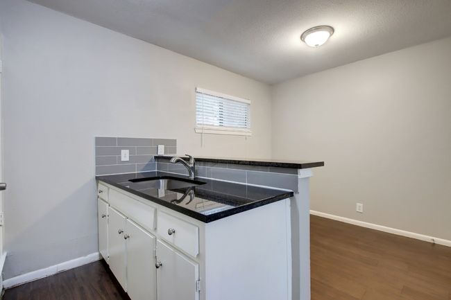 APT-109 - 303 W 40 Th St, Condo with 2 bedrooms, 1 bathrooms and 2 parking in Austin TX | Image 14