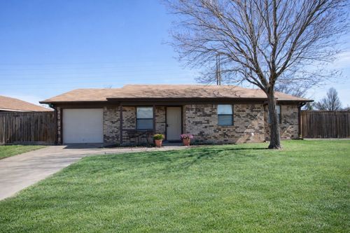 111 Candlestick Dr, Graham, TX, 76450-2330 | Card Image